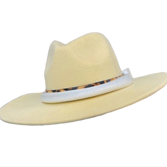 Accessories - BOUTIQUE CHEETAH BAND HAT NWT BEIGE